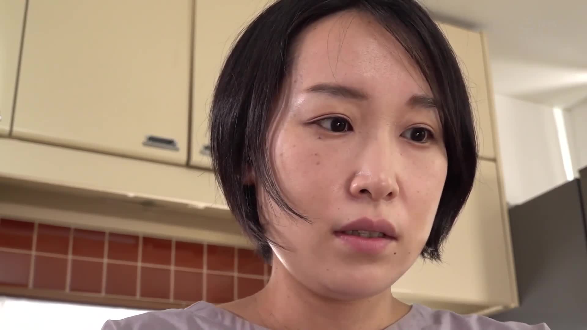 在直播聊天中不斷自慰的神秘痴女原來是我的姐姐。七海蒂娜 - AV大平台 - 中文字幕，成人影片，AV，國產，線上看