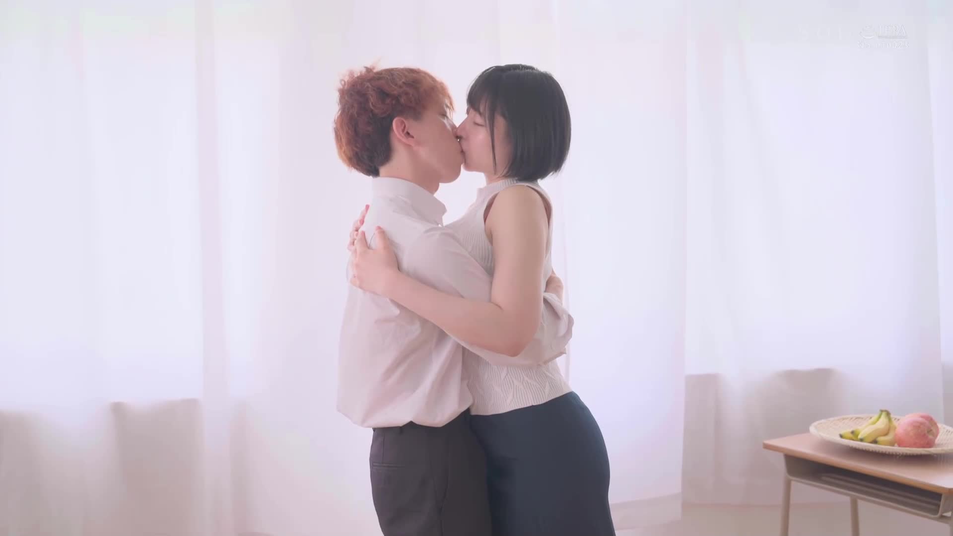 「女性的身體是這樣的嗎？」神秘的美術老師與密集的寫生課程 夏目響 - AV大平台 - 中文字幕，成人影片，AV，國產，線上看