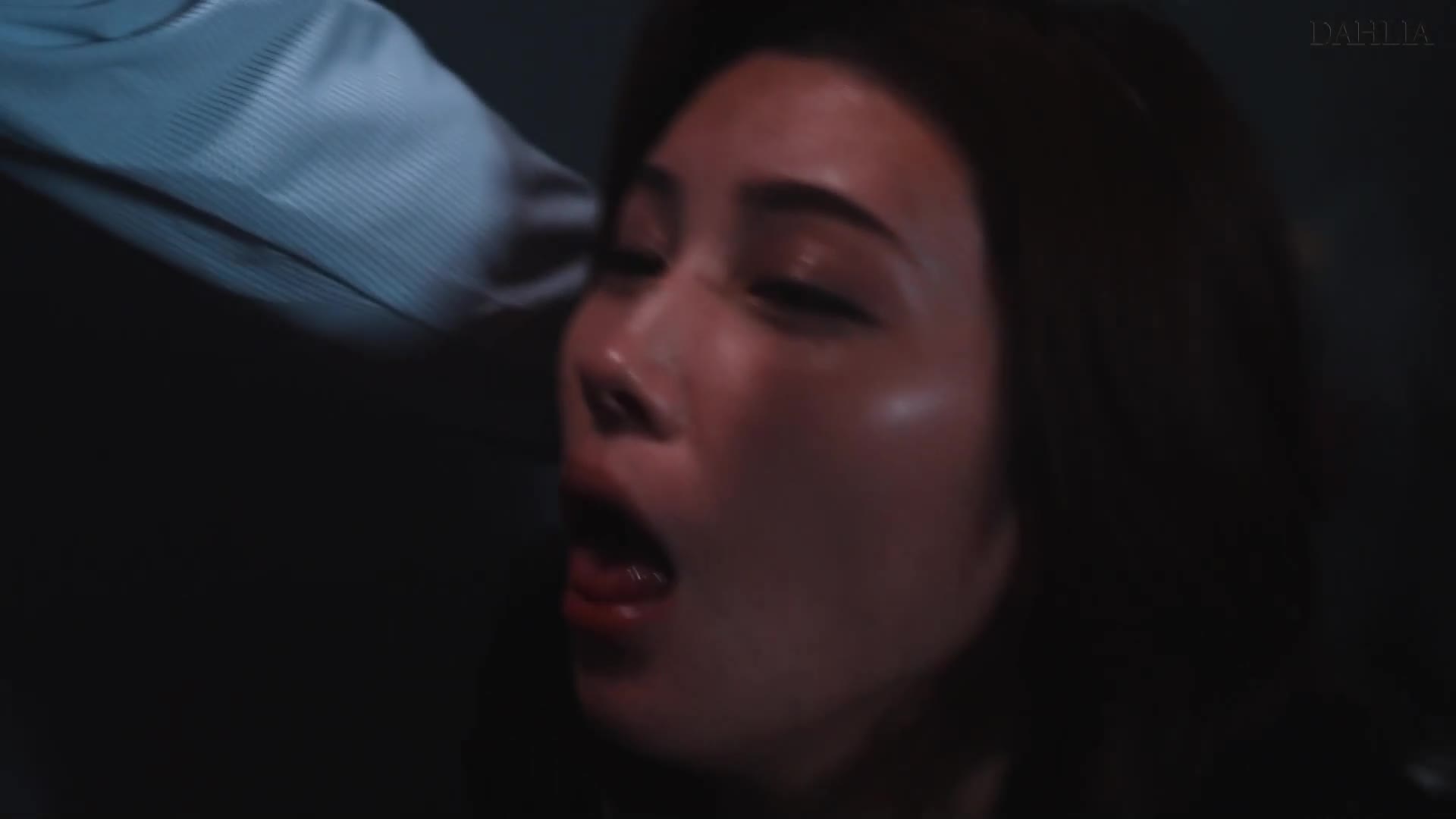 『甘美的接吻，背叛的不倫。』得知未婚夫出軌後，美乃雀和風流社長熱吻後放蕩不羈，生活開始崩壞。 - AV大平台 - 中文字幕，成人影片，AV，國產，線上看