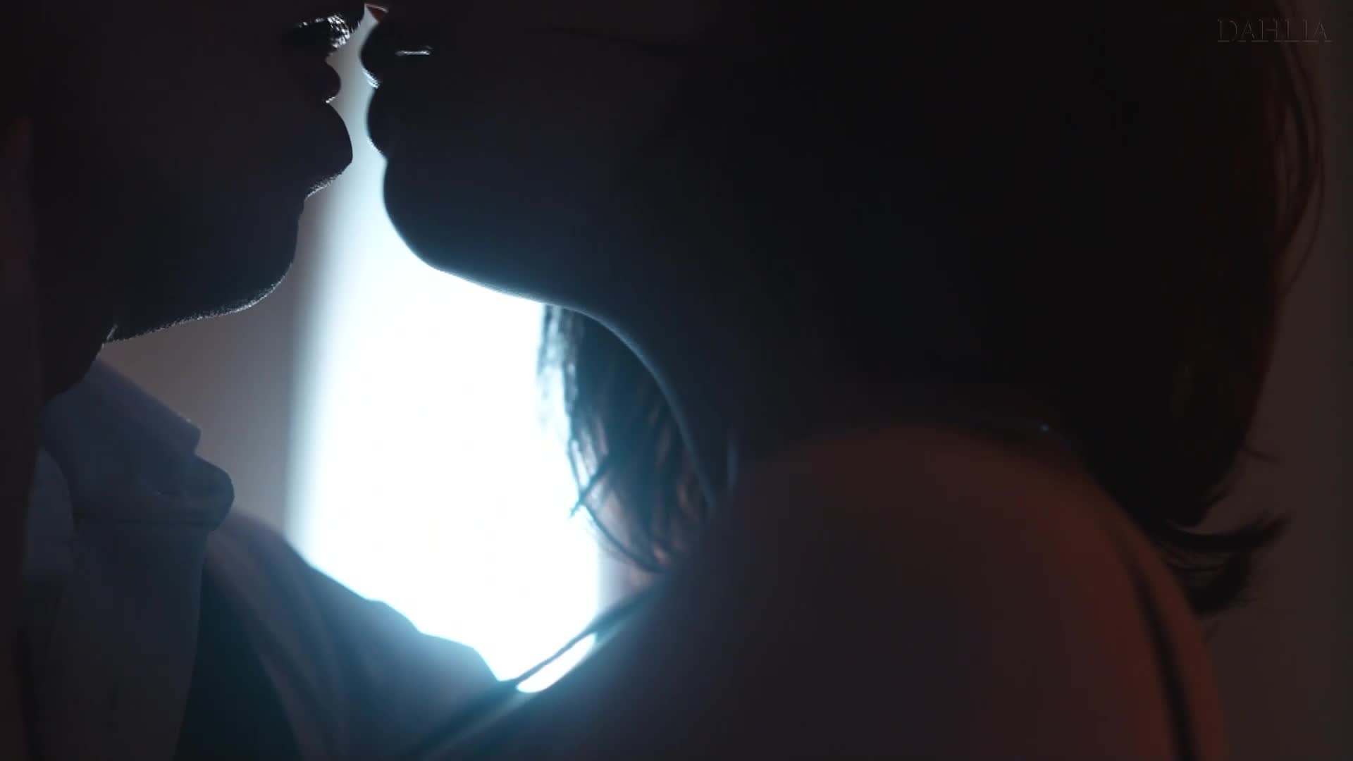 『甘美的接吻，背叛的不倫。』得知未婚夫出軌後，美乃雀和風流社長熱吻後放蕩不羈，生活開始崩壞。 - AV大平台 - 中文字幕，成人影片，AV，國產，線上看