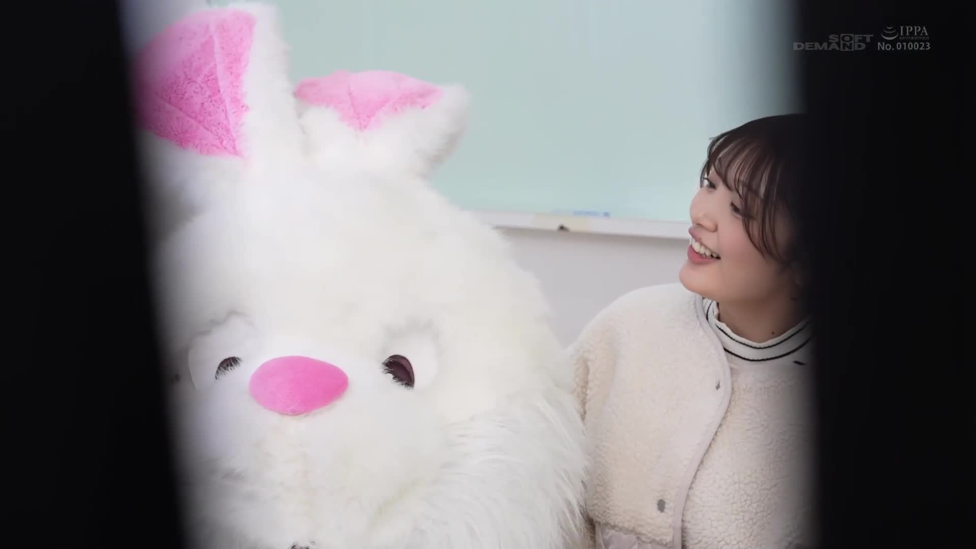 着獸裝工作AV出道 最直率善良的套裝演員女孩比起其他人有著...太過願從的，已經拋棄了初心。及川莉央（22）光禿 - AV大平台 - 中文字幕，成人影片，AV，國產，線上看