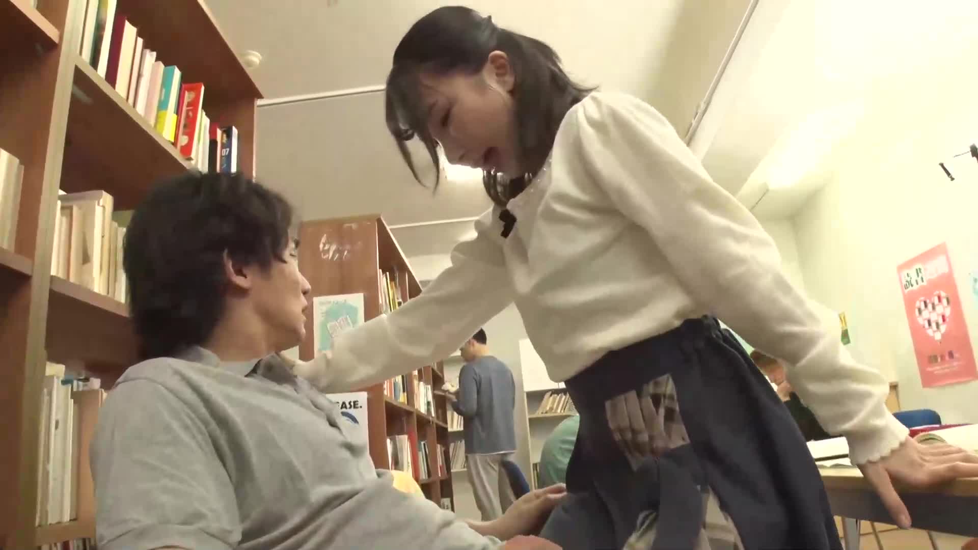 &quot;可以在裡面拿出來！&quot; &quot;還有其他地方可以拿出來嗎？&quot; &quot;怎麼辦？能忍耐嗎？&quot; 在長裙裡偷偷插入的小惡魔女孩在夜行巴士、火車、... - AV大平台 - 中文字幕，成人影片，AV，國產，線上看