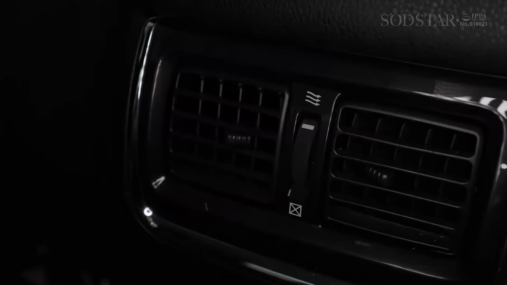 歡迎會後在入職第一天晚上被泥酔，回家時搭乘的計程車司機照顧我…在工作時傾訴的同時進行了快速滿足性慾的工作間性愛，成為最完美的關係。小倉由菜 - AV大平台 - 中文字幕，成人影片，AV，國產，線上看