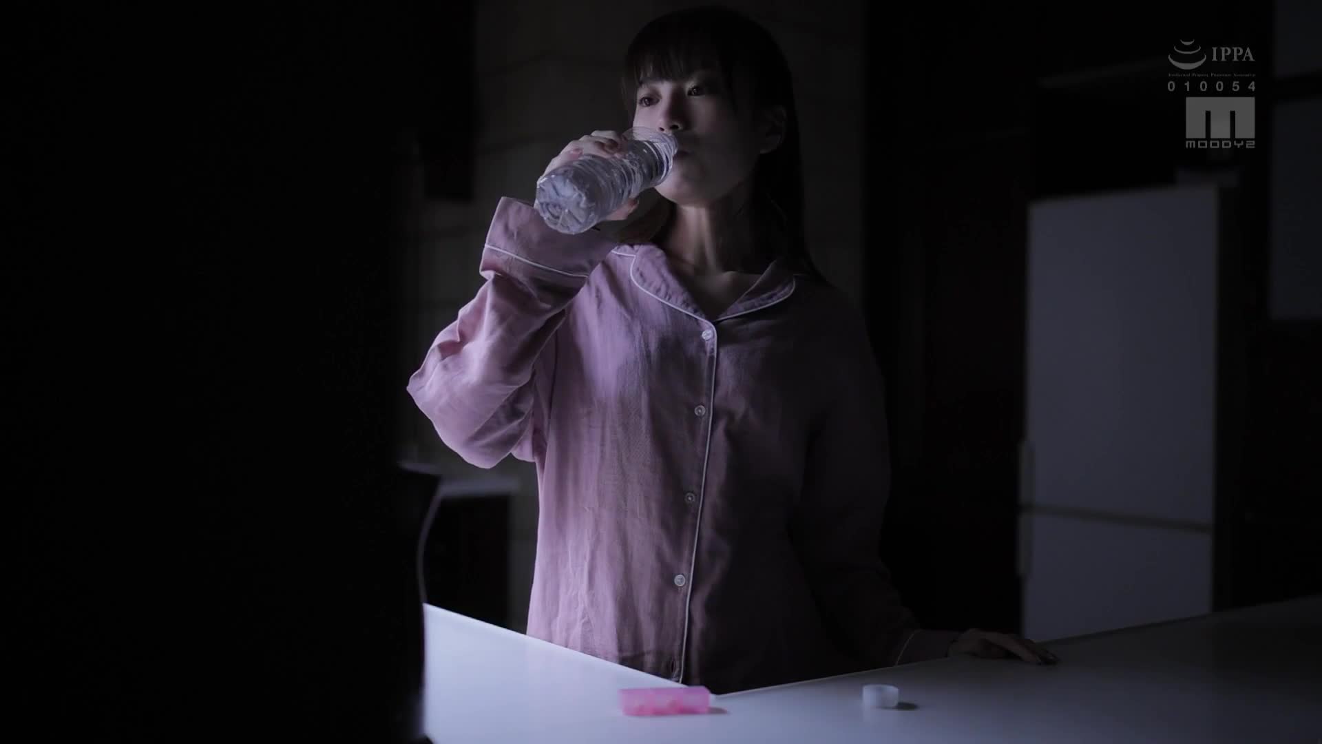 「因為是姊弟關係...只是摩擦而已」對於一直在家裡蹲的我來說，姊姊太過於善良，十年來以「摩擦」作為條件來幫我解決性需求。某天，我將先端插入濕潤的陰道，她卻沒有說任何話...最後發生了近親相姦的內射。 天宮花南 - AV大平台 - 中文字幕，成人影片，AV，國產，線上看