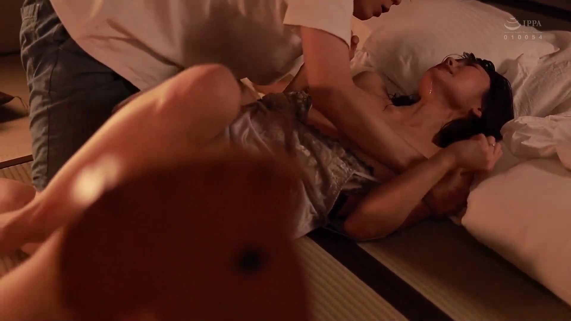 在仰慕的阿姨身上持續下媚藥十天後，變成了無法自拔的中出肉便器。大島優香 - AV大平台 - 中文字幕，成人影片，AV，國產，線上看