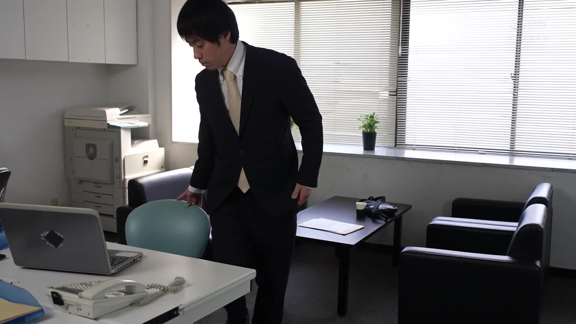 直到一位曾經說過「絕對不能容忍不倫」的不倫調查員人妻被人搶走為止。海老咲碧 - AV大平台 - 中文字幕，成人影片，AV，國產，線上看