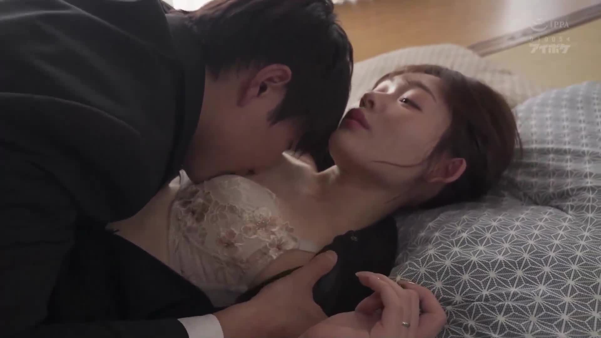 被未亡人特有的背德色氣吸引，明知不該卻對已故兄的愛妻產生慾望，在三周年忌日的夏天。古川穗花 - AV大平台 - 中文字幕，成人影片，AV，國產，線上看