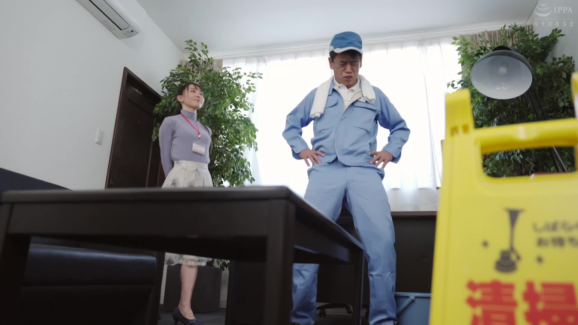 我的陽具在午休時大受歡迎，女員工排起長龍！2家庭工廠中只有我這個清潔工一個男人！午休時間女員工們紛紛輪候排隊等著用我的陽具... - AV大平台 - 中文字幕，成人影片，AV，國產，線上看