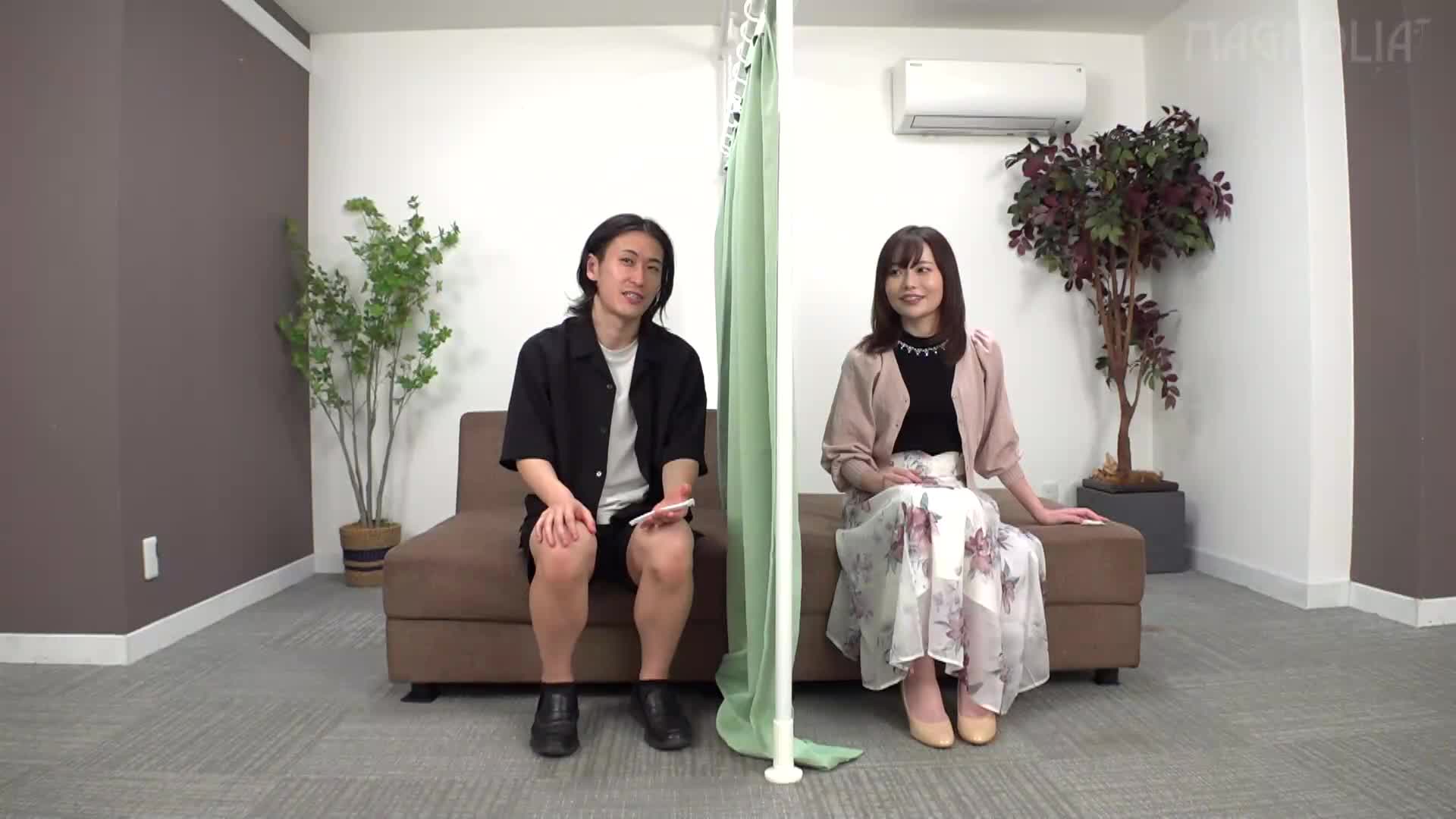 「沒有伴侶的男女，會不會只因為生殖器的味道就墜入愛河，然後和初次見面的人發生性關係？」擁有光彩照人的身體的女人遇到了害羞的男人♪ 第一次見面就迷上了年長男人的陰莖… 她暴露了自己的本能，發生了性關係，結果立即懷孕了♪ - AV大平台 - 中文字幕，成人影片，AV，國產，線上看