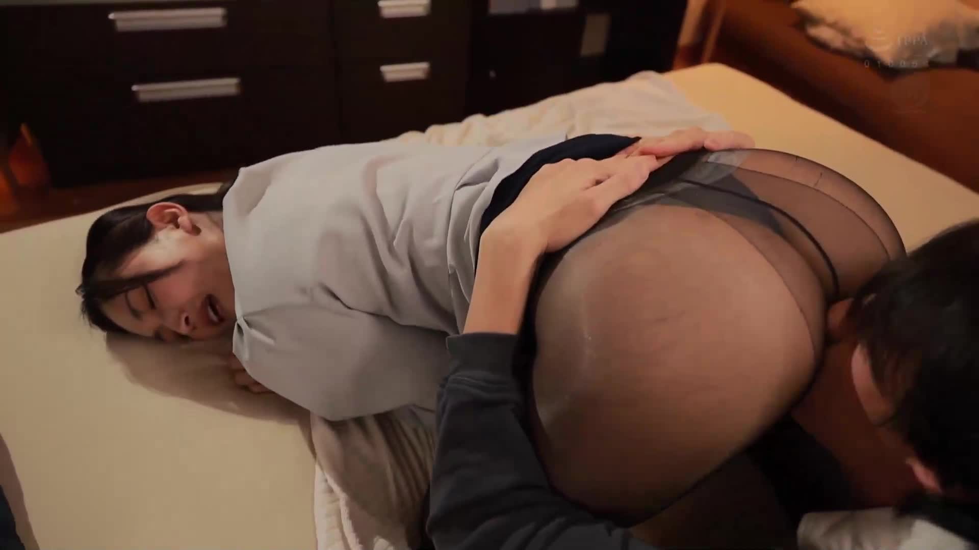 出差時與來住的阿姨同居 生活中過於無防備的工作結束後，看到她滿身汗水的肉感絲襪造型，我被理性所征服了...。吉永塔子 - AV大平台 - 中文字幕，成人影片，AV，國產，線上看