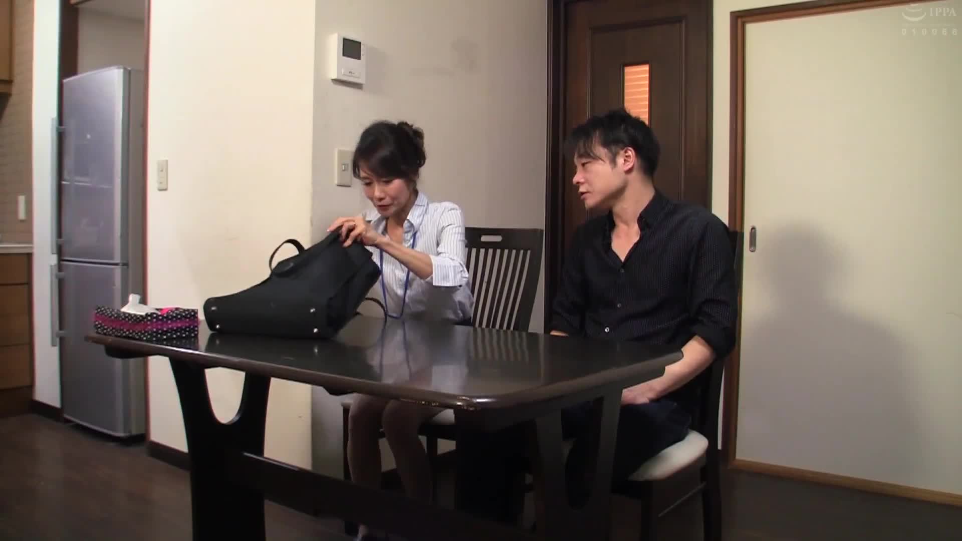 展示勃起的雞雞給業務小姐，當我請求她枕頭服務時，會有什麼樣的結局...！？4小時 - AV大平台 - 中文字幕，成人影片，AV，國產，線上看