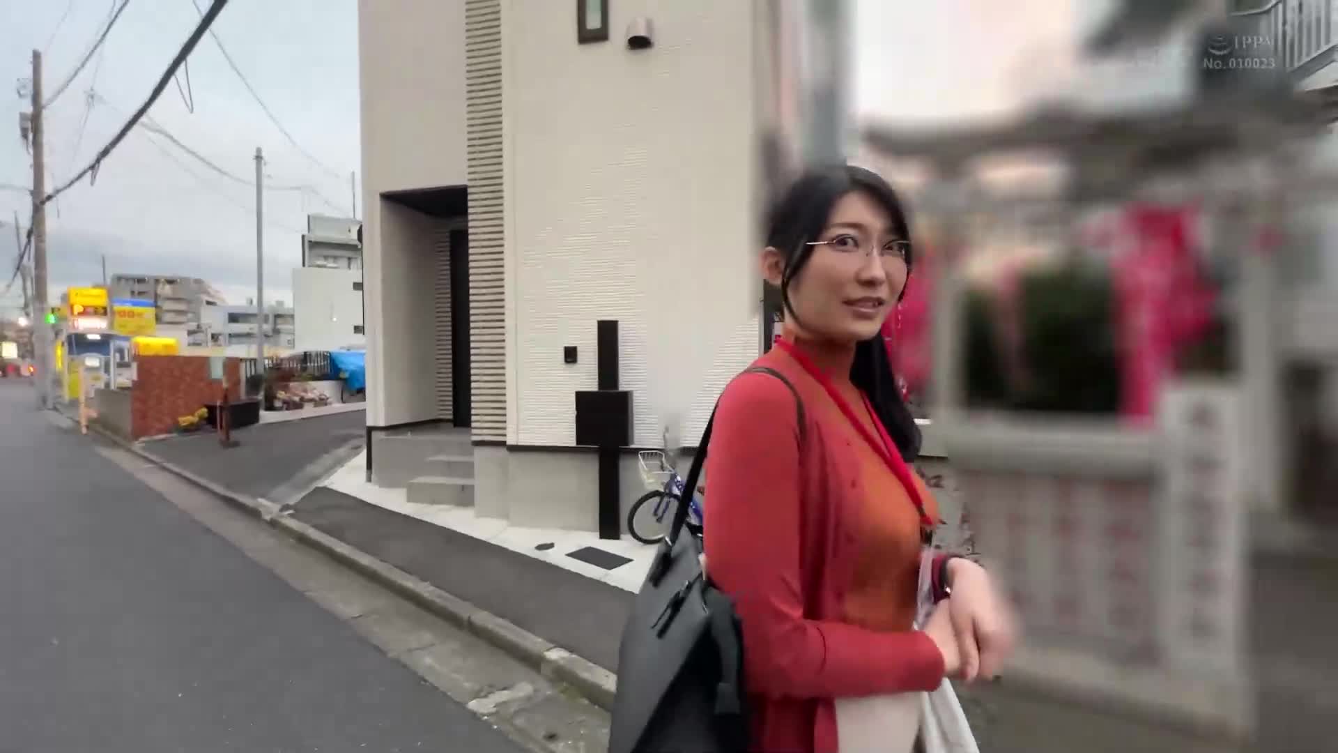 低身高的處男男孩溫柔地經驗初夜，卻意外發現他是持久無比的專業男優，連續高潮無法停止的激烈抽插 秘書 守屋佳希。 - AV大平台 - 中文字幕，成人影片，AV，國產，線上看