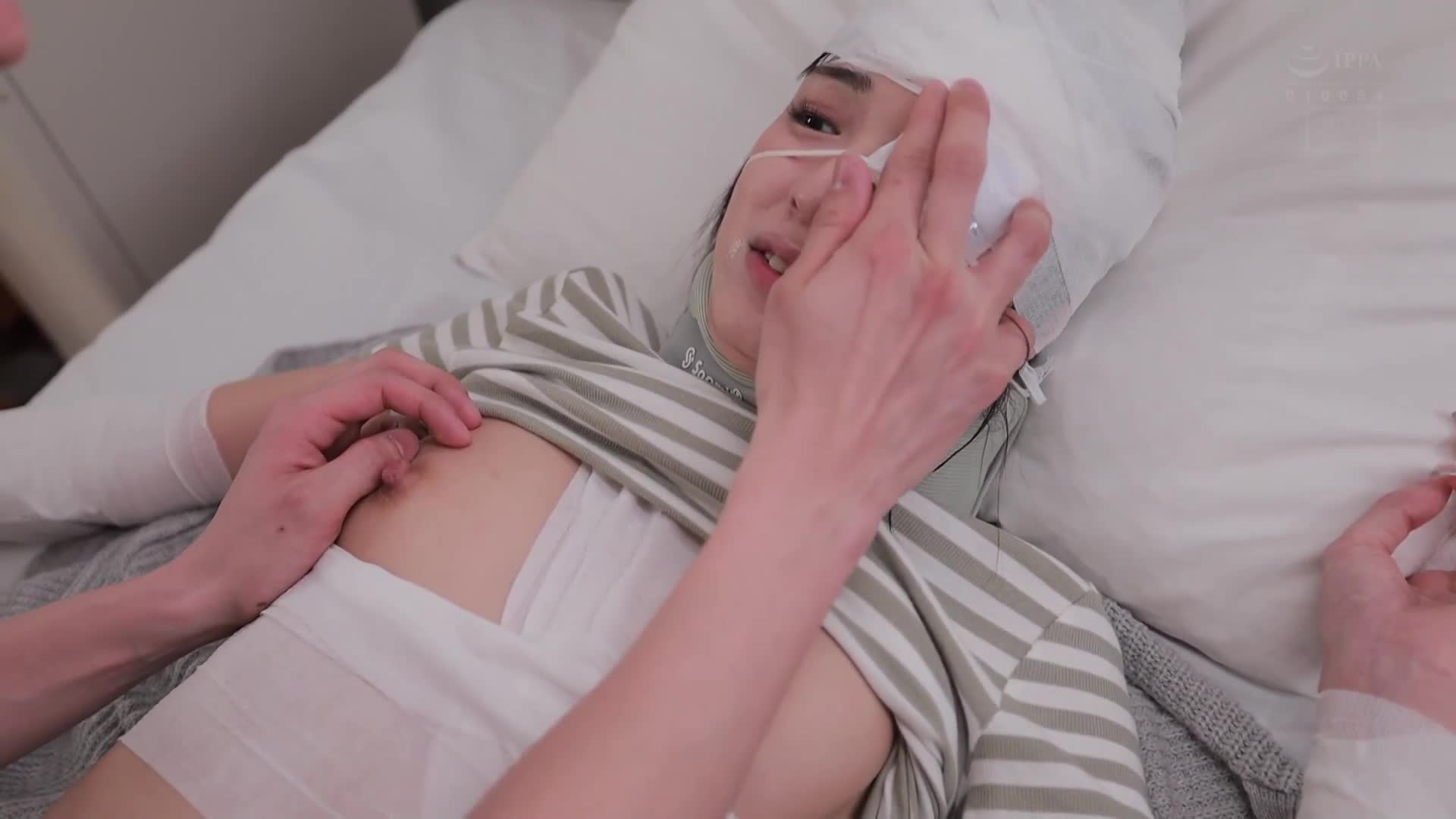 她住院期間的NTR，總是來探望的男友離開後，無法動彈的骨折女友被我不停地用接吻和中出治療，讓她迷戀我的唾液和陽具！！倉本蓳 - AV大平台 - 中文字幕，成人影片，AV，國產，線上看