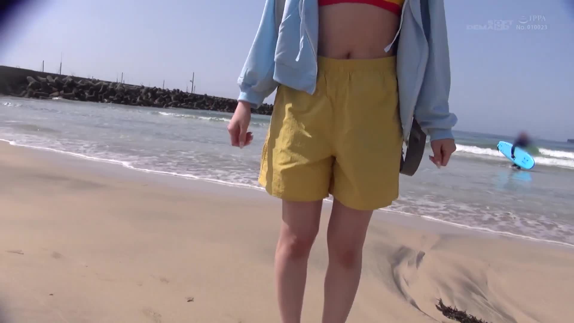 今年夏天！！！可能在御宿海灘初登場！？新人救生員專屬海難救助騷擾課程，暑假前急需資格的女大學生甚至願意接受些許色情課程！？深情濃吻（人工呼吸）讓素人小姐們陷入快樂的海洋，收錄4名。 - AV大平台 - 中文字幕，成人影片，AV，國產，線上看