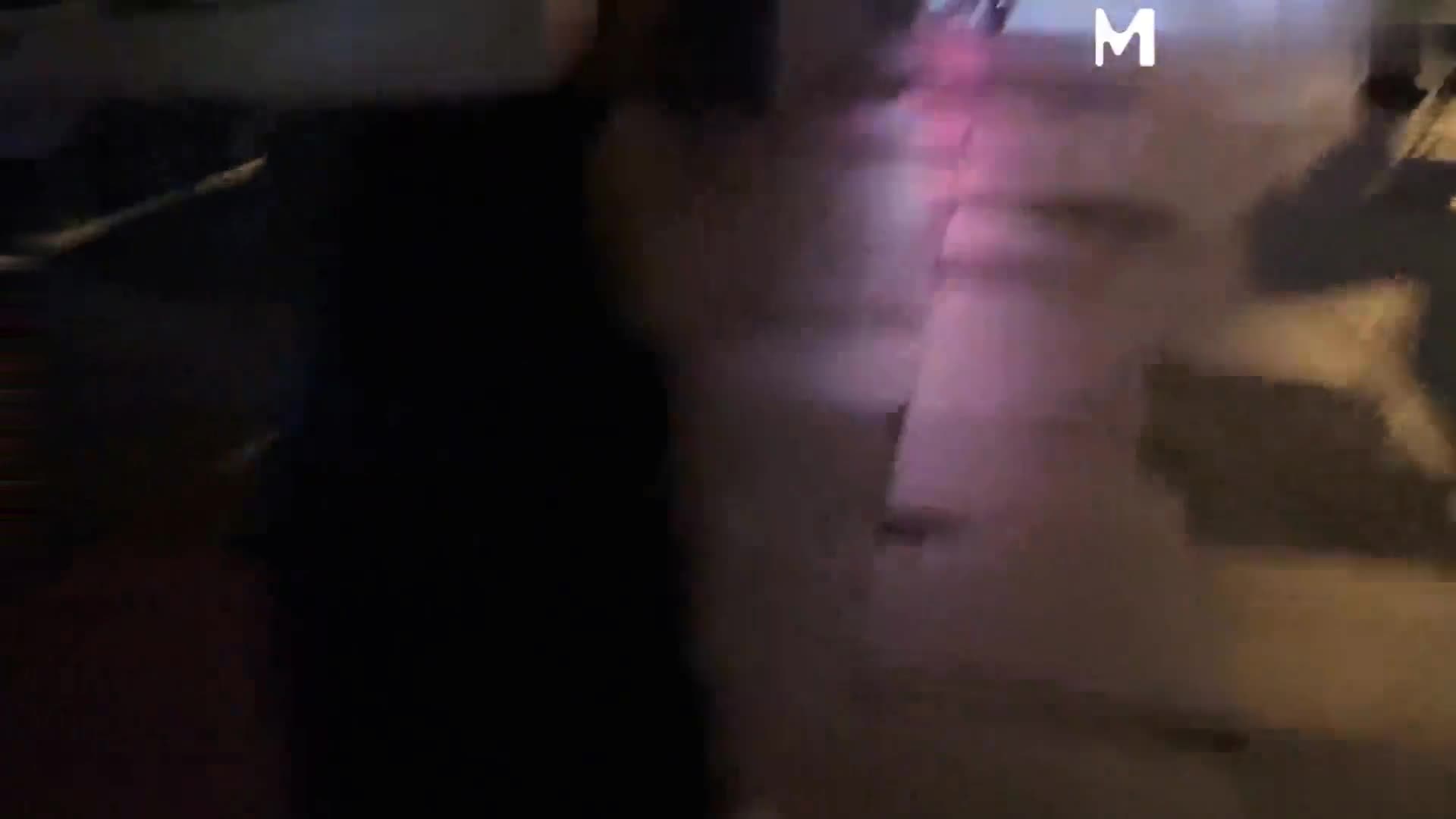 父女亂倫劇情 禽獸父親和女兒公廁野戰逼逼裡塞入震蛋逛街被路人發現 - AV大平台 - 中文字幕，成人影片，AV，國產，線上看