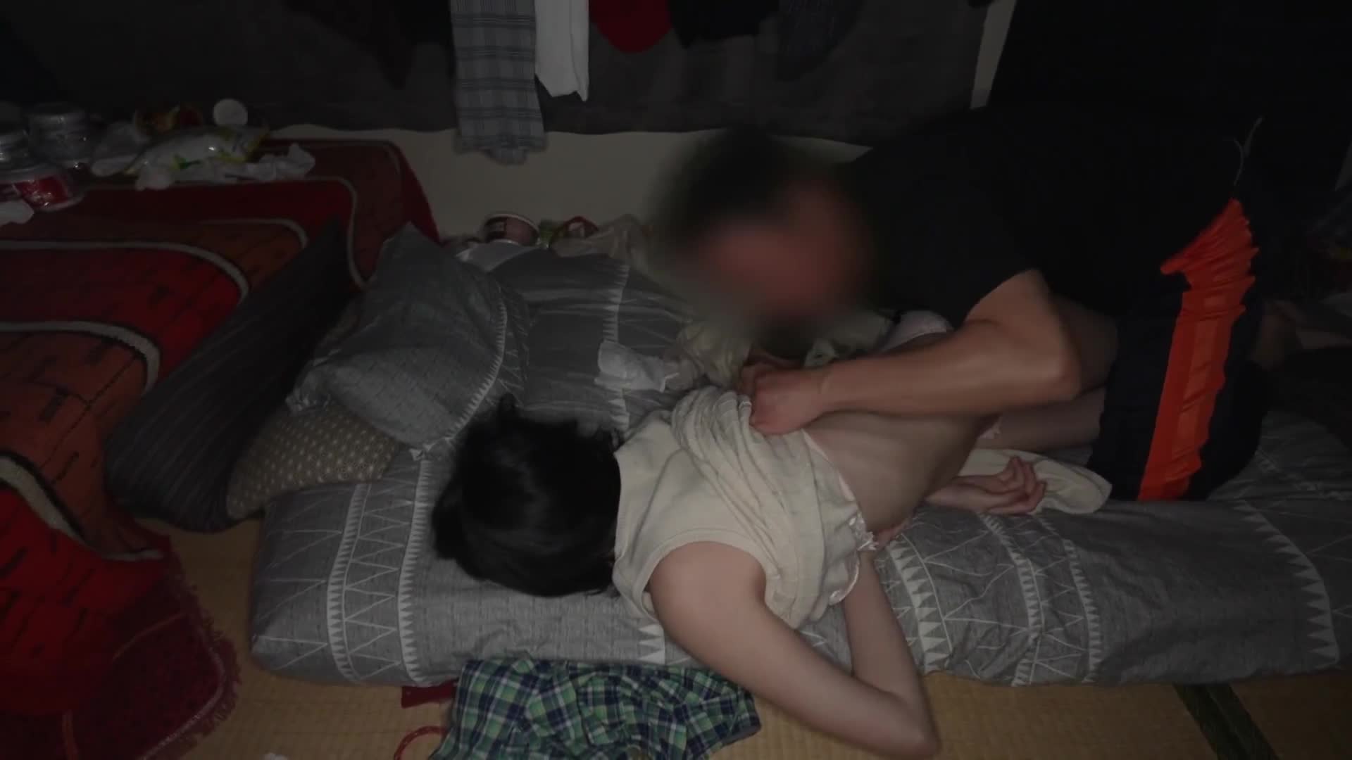 無防備女 睡眠姦盗撮III 4名捕獲 → 無防備女睡眠侵犯III 4名被捕獲 - AV大平台 - 中文字幕，成人影片，AV，國產，線上看