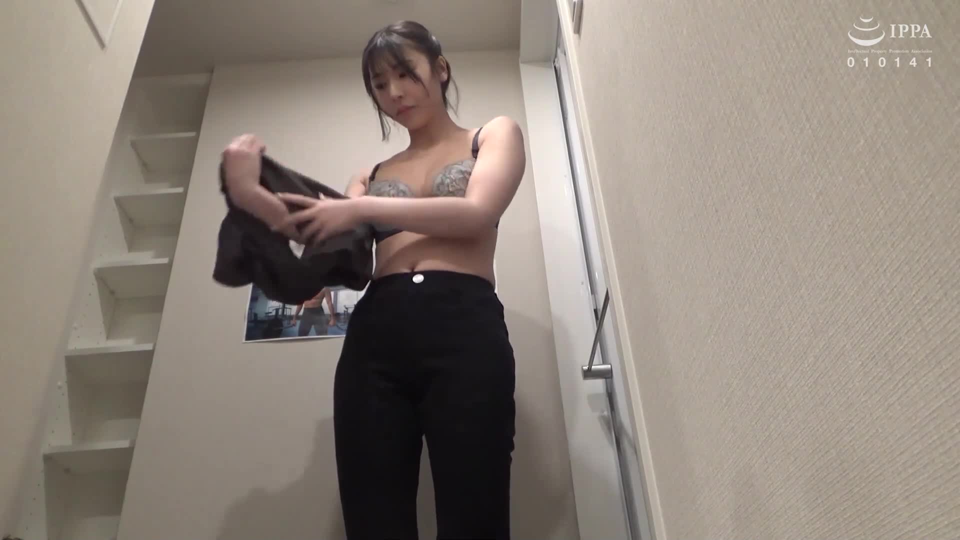 共享視頻流出了！？變態私人教練在配備淋浴的更衣室藏起來拍攝換衣盜拍影片！！28人4小時 - AV大平台 - 中文字幕，成人影片，AV，國產，線上看