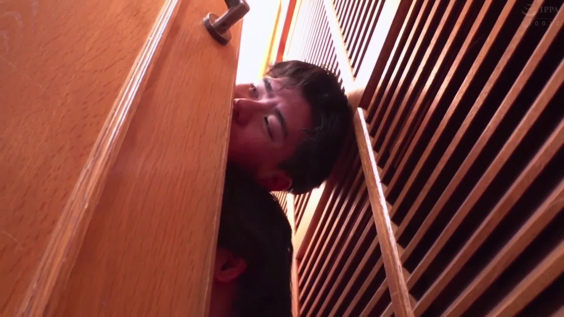 這是在欺凌吧？被逼著說的對吧？我會幫你的。在欺凌者的命令下，我被要求對同學女生說「讓我看看內褲」。然後，一位正義感強的同學女生機智地展示了她的內褲！而且，命令還在不斷升級… - AV大平台 - 中文字幕，成人影片，AV，國產，線上看