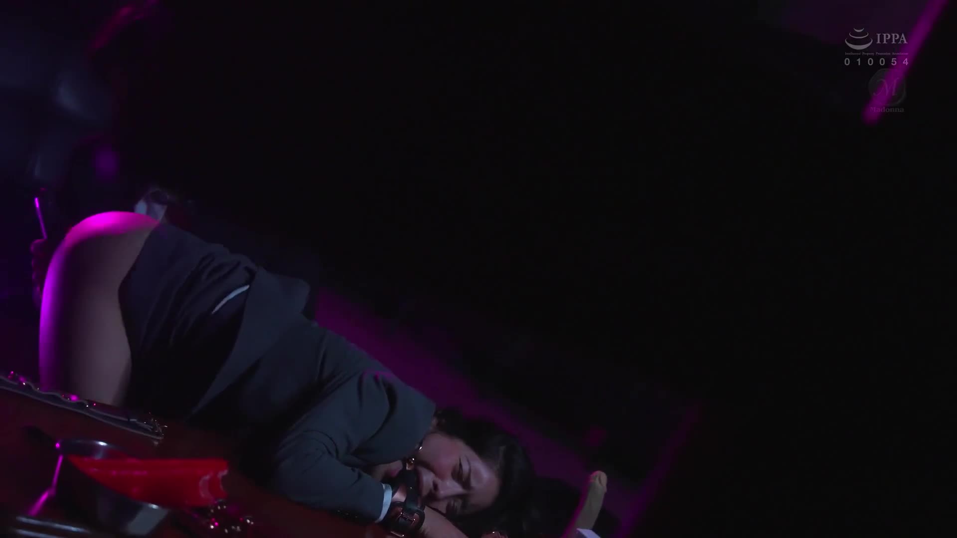 女上司、歪曲的刺激與管教中沉溺，SM不倫性交。午休時間被不行的部下管教…。專屬美女的『痛苦』快感解放。惠理 - AV大平台 - 中文字幕，成人影片，AV，國產，線上看