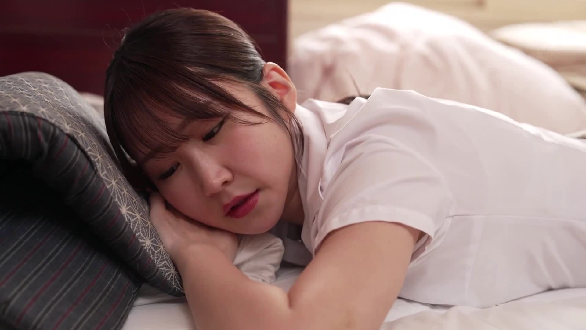 在工地上盛開的一朵杜鵑花。～脫下衣服時湧出的汗水和忍耐汁，以及湯湯噹噹的聲音～ 依本詩織 - AV大平台 - 中文字幕，成人影片，AV，國產，線上看