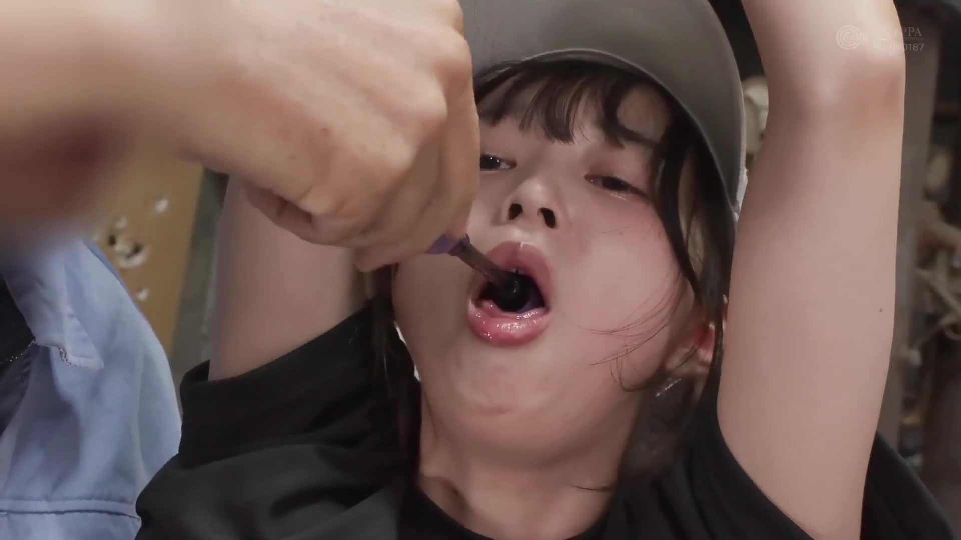 拒絶振動棒的女孩「實習生」不畏艱難，追尋在男性社會中成為拆解工的純樸學員 - AV大平台 - 中文字幕，成人影片，AV，國產，線上看