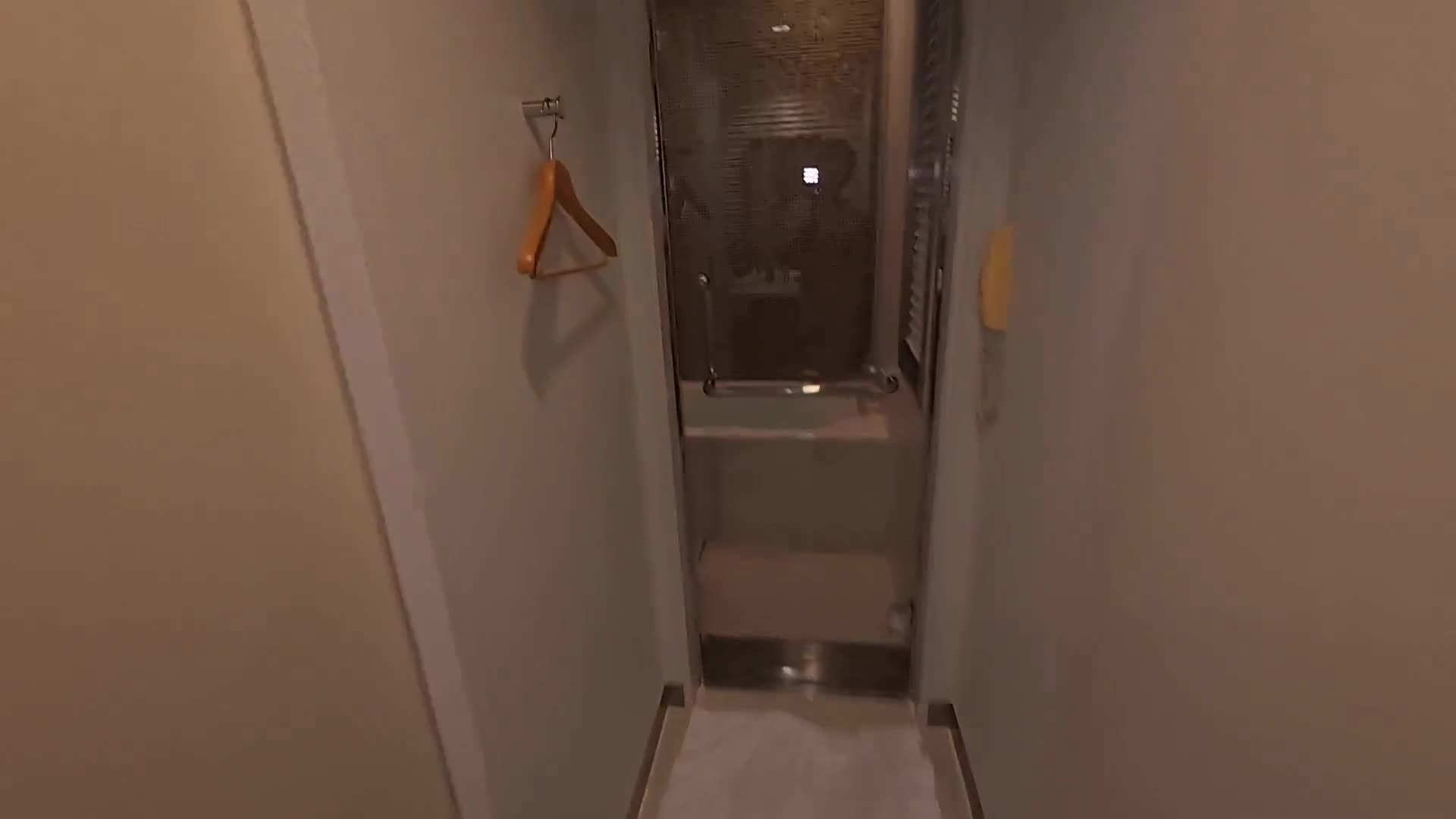 [AI解碼版]用比我的臉還大的巨根...【爆裂H罩杯×中出×NTR】【成人禁忌的情趣內衣性交】"我超愛大雞雞...♪"被插入深處，狂歡不止－。搖擺著大H罩杯乳房。暗中中出偷情被丈夫允許！！！禁忌的真實性愛！！！！【結婚2年目 27歲的波浪女士】#33 - AV大平台 - 中文字幕，成人影片，AV，國產，線上看