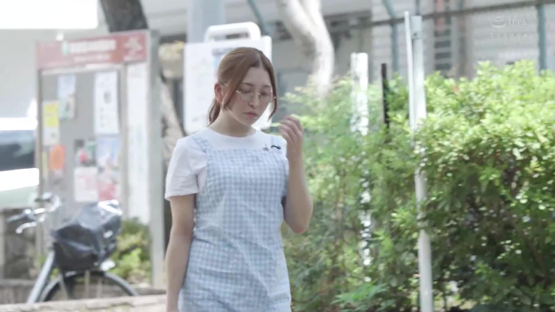 [AI解碼版]地方出差的工作日白天-。單親媽媽美容師透過布隔著2公分插入，一直被痴女誘惑並榨乾精液的我。秋葉桃 - AV大平台 - 中文字幕，成人影片，AV，國產，線上看