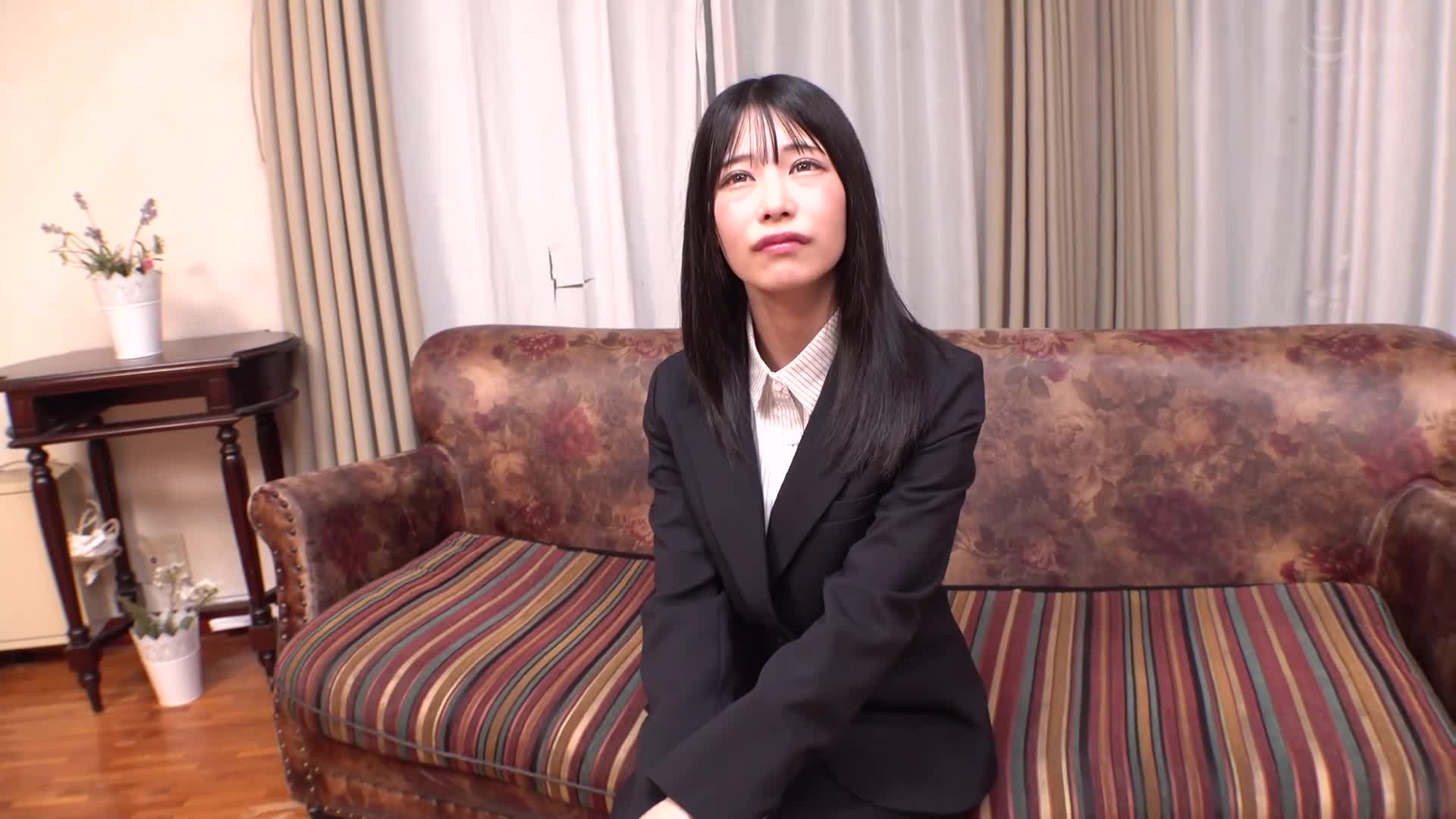 新社會人限定！穿著西裝的初體驗！第一次體驗素股！穿越絲襪摩擦著硬硬的大屌，陰道汁滴溜溜！最後換成生抽磨，滑溜溜的陰道最後湊齊連續生中出性愛！！ - AV大平台 - 中文字幕，成人影片，AV，國產，線上看