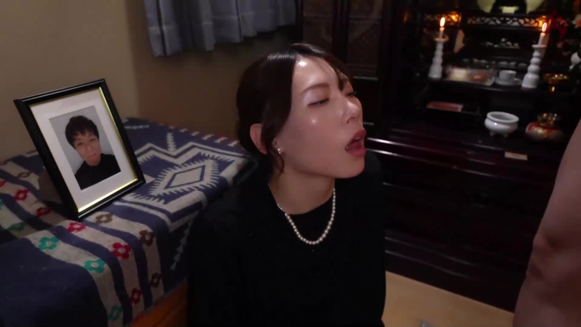 在丈夫的遺影前，被繼子內射持續侵犯的母親，請原諒我... 相葉美沙子 - AV大平台 - 中文字幕，成人影片，AV，國產，線上看