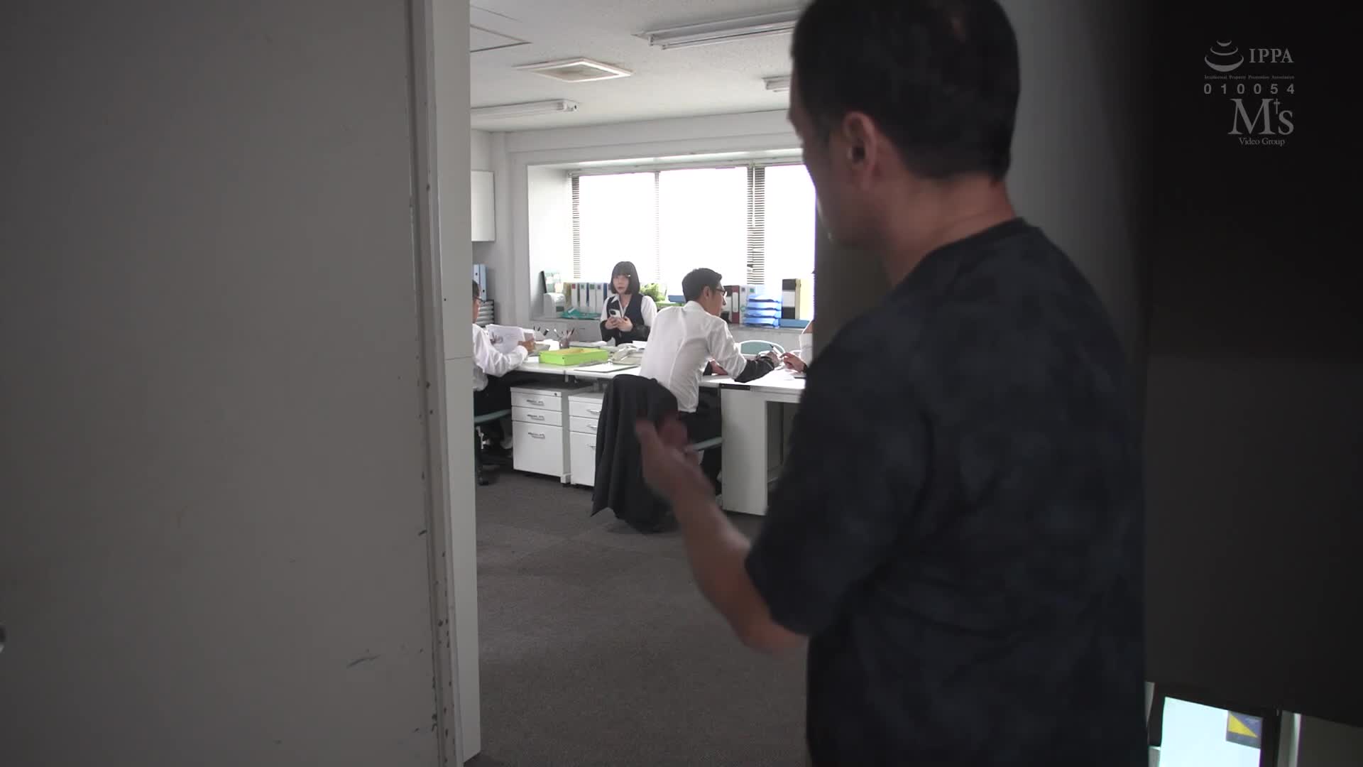 學生時代的體罰老師竟然再次相遇。被揭穿的受虐願望被調教並被變態的女性使得他在忏悔的同時達到高潮。 九井珠奈緒 - AV大平台 - 中文字幕，成人影片，AV，國產，線上看