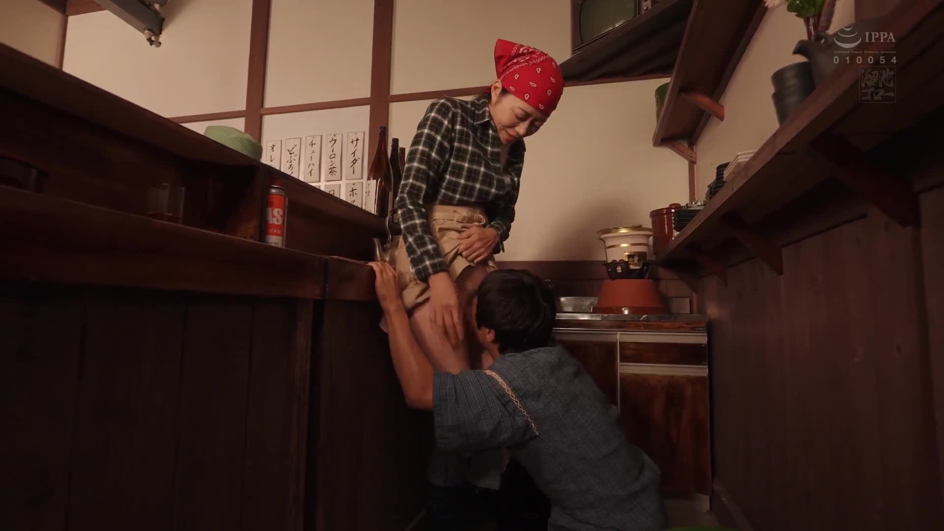 Madonna×TAMEIKE20周年紀念合作作品 港口的定食店工作的美麗單親媽媽和年輕的打工仔在各個角落濃厚淫蕩的性愛 〈母親〉和〈女人〉的雙重工作使北條麻妃非常忙碌！！ - AV大平台 - 中文字幕，成人影片，AV，國產，線上看