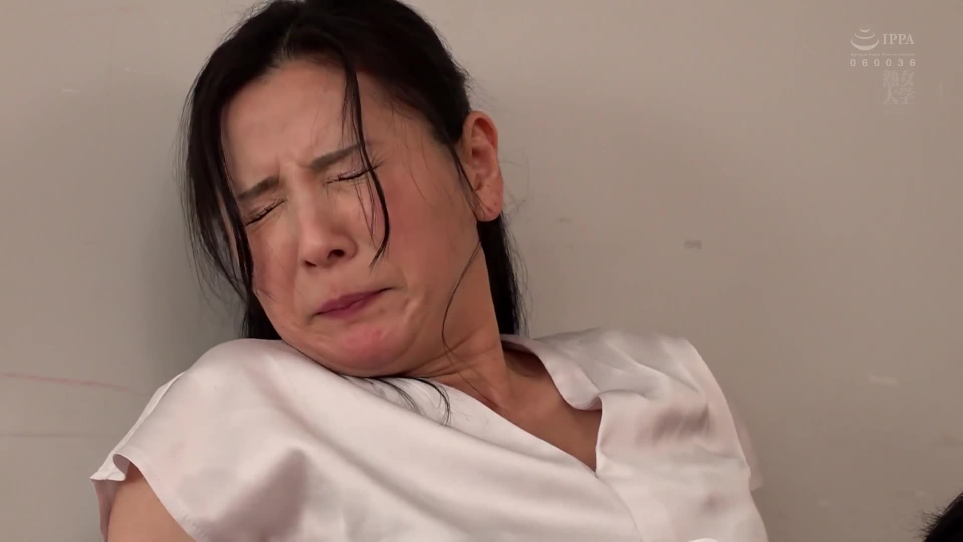 親方的太太 美人又溫柔愛照顧人的工務店媳婦 來探望受傷員工 月野由里音 - AV大平台 - 中文字幕，成人影片，AV，國產，線上看