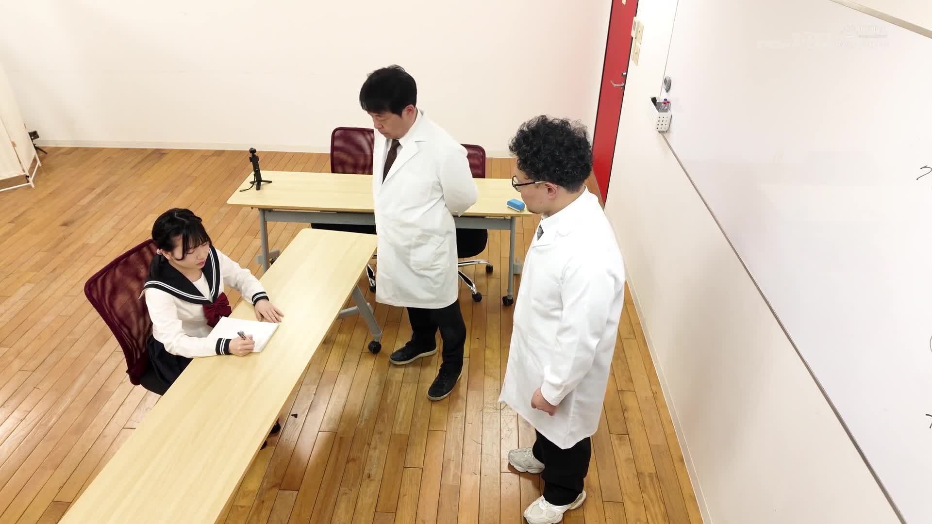 仍未談過戀愛的處女湯浅紬（20歲）,是班上唯一不怯場可直率交談的,沒有化妝的二次元色情愛好女宅。這樣的她在東京AV出道。 - AV大平台 - 中文字幕，成人影片，AV，國產，線上看